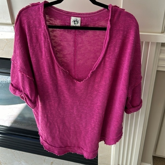 We The Free Fuschia Exposed Seam Relaxed Fit Top Size Medium - Picture 1 of 12